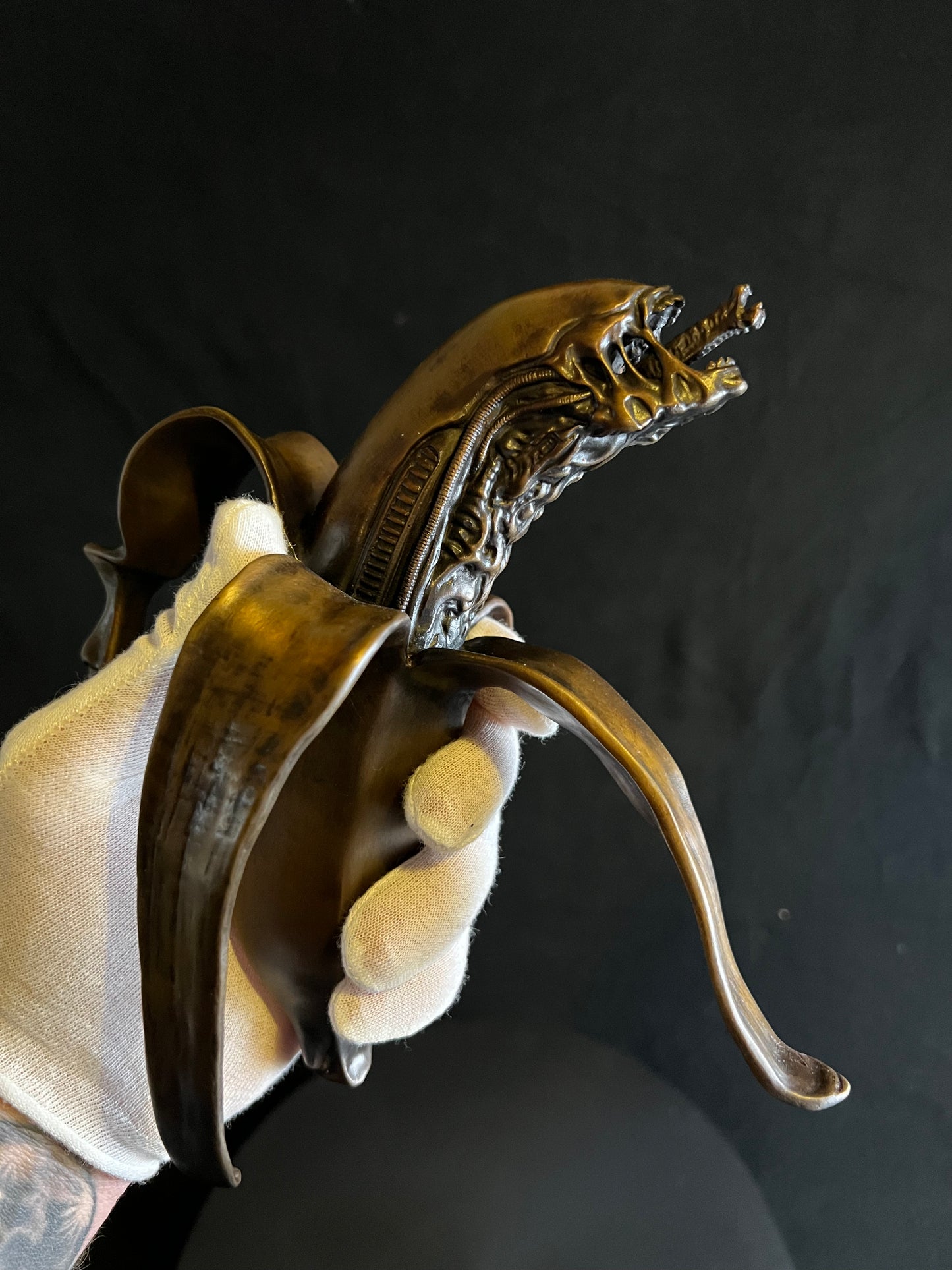 'BANALIEN' Bronze Sculpture / Ltd 25 pieces.