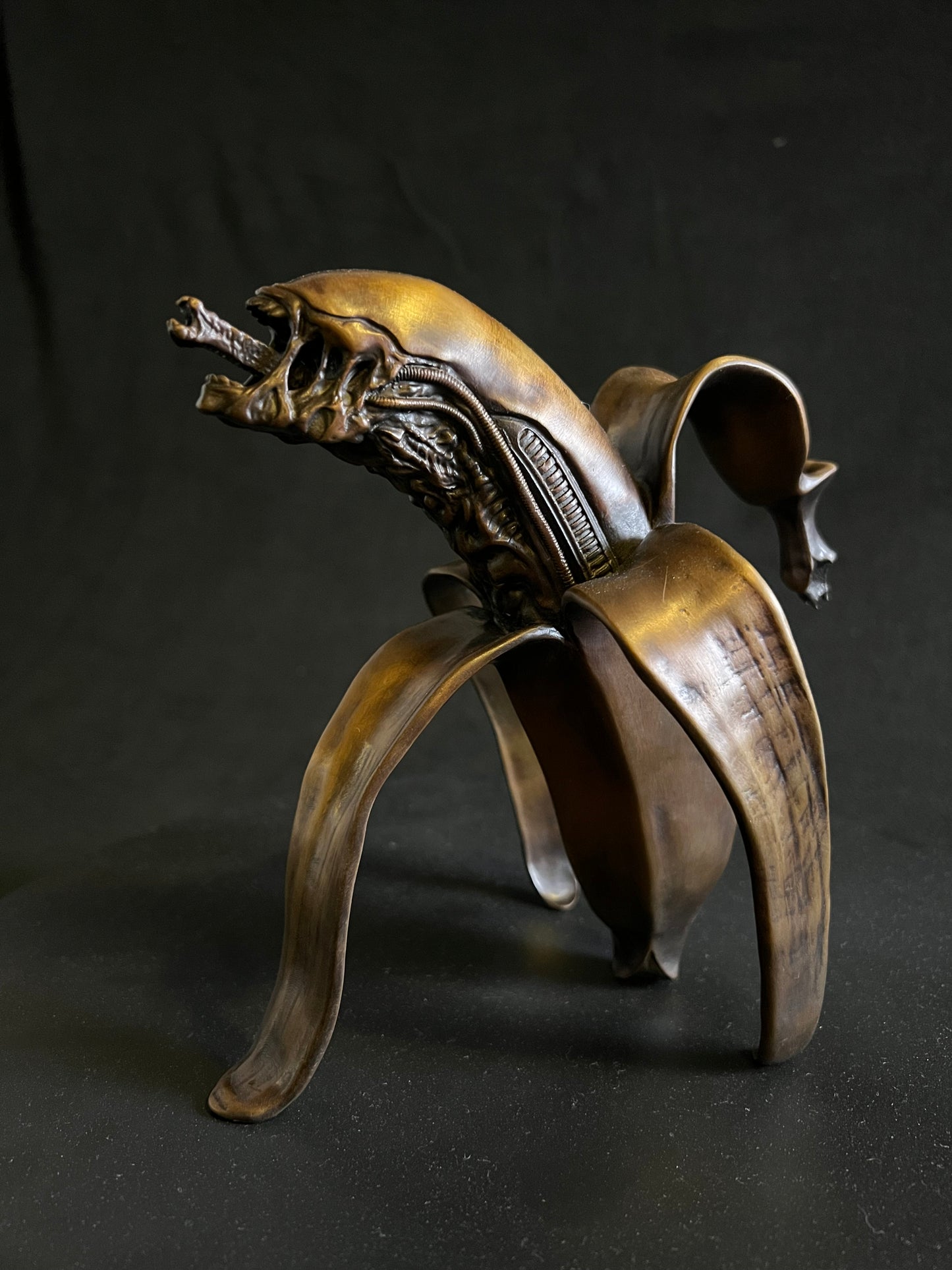 'BANALIEN' Bronze Sculpture / Ltd 25 pieces.